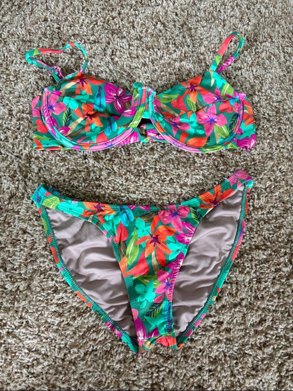 NWOT Bikini Block Brazilian Tropical Floral Bikini Set in size large